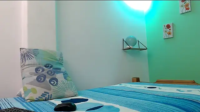 katywild20 online show from March 18, 1:47 pm