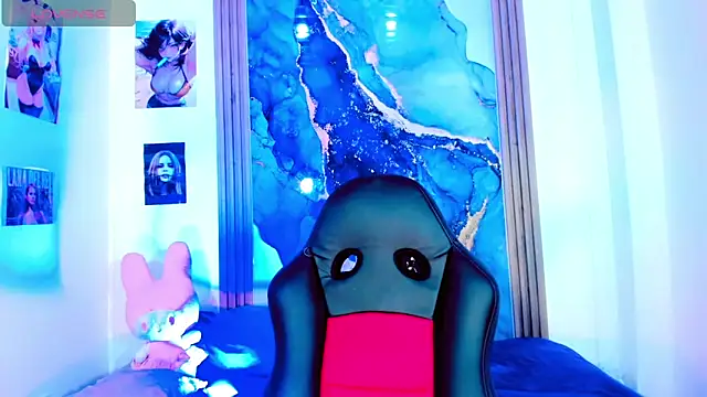 blonde queen- online show from April 8, 7:14 pm