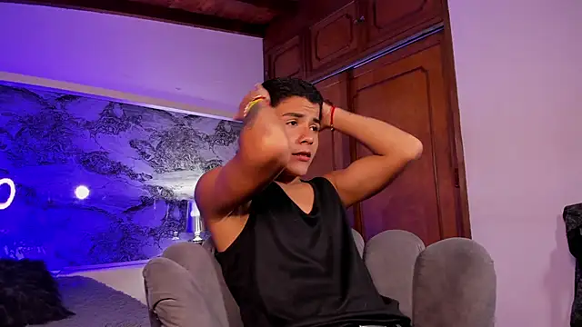 Liam Dustin online show from April 2, 8:17 pm