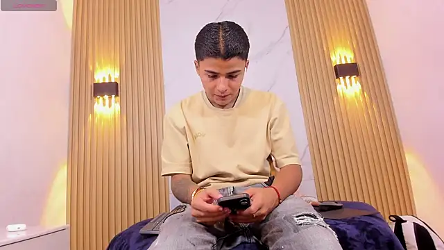 Liam Dustin online show from April 11, 4:28 am