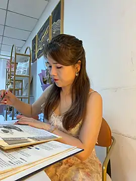 Xiaoxiao-y online show from April 14, 9:37 am