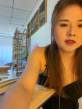 Xiaoxiao-y online show from May 28, 8:00 am