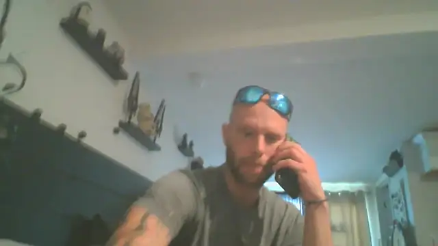 CaptCraker online show from April 3, 9:35 pm