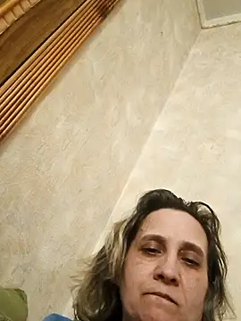 KatieLove133 online show from April 4, 8:28 pm