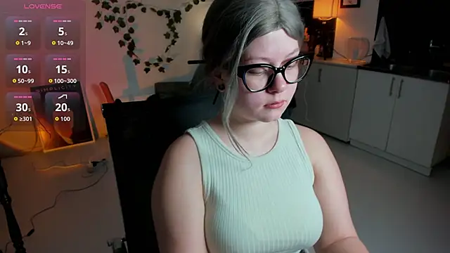 VexaVeylish online show from March 30, 5:14 pm