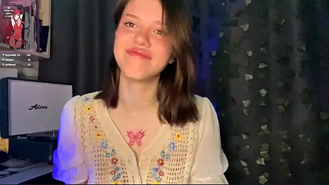 SarahHunnye online show from April 13, 12:49 am