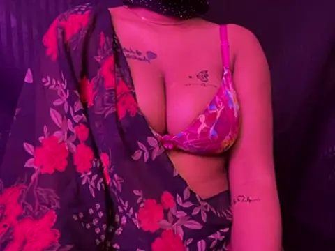 Snapshot of IND_Queen21 chatting on April 10, 7:51 pm IND Queen21 online show from April 10, 7:51 pm