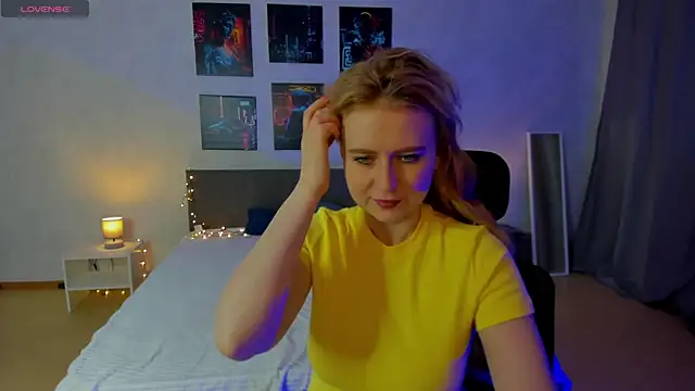 Shiny Liss online show from April 17, 1:52 am