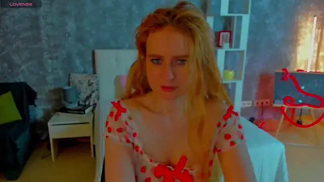 Shiny Liss online show from April 18, 1:31 am