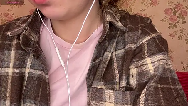 EleneShedden online show from April 4, 11:51 am