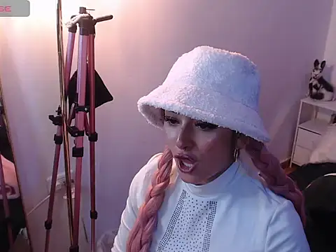 trinitych  online show from March 25, 6:41 am