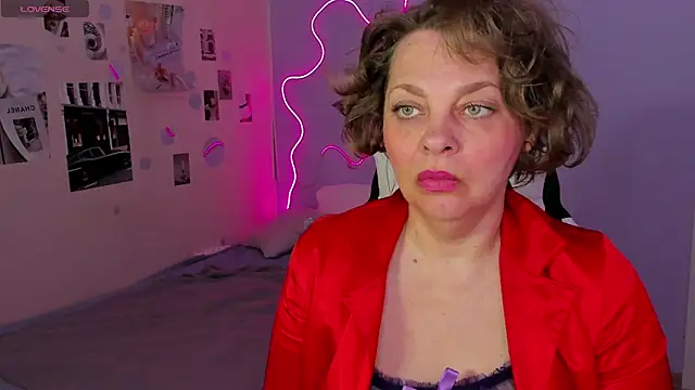 Nancy Parker online show from April 18, 1:09 am