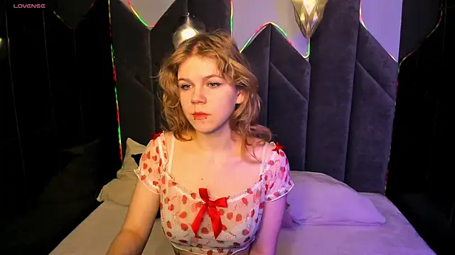 ElizabethVane online show from April 9, 5:40 am