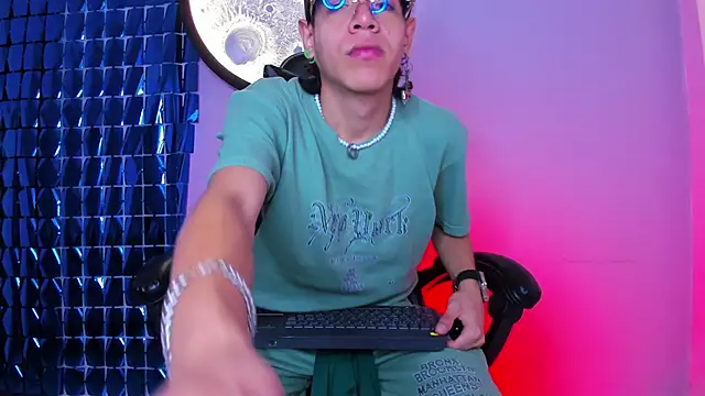 Bennet-Grayy online show from April 14, 4:07 am