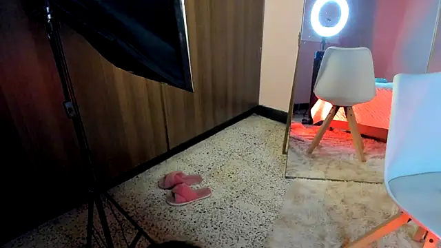 Samiramalek22 online show from April 2, 12:58 pm