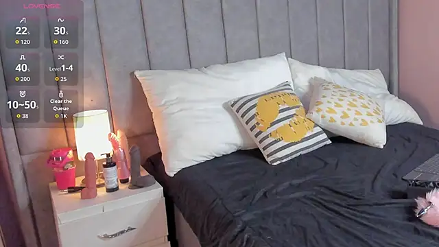 Samiramalek22 online show from April 13, 12:32 pm