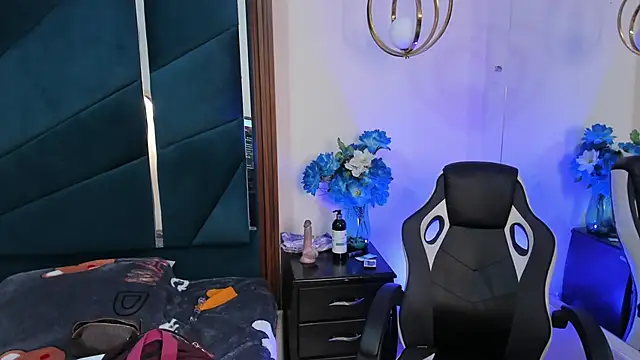 Megan Dangelo online show from April 8, 12:43 am