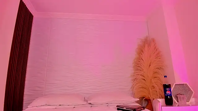 AlondraSoomer online show from April 17, 4:37 am