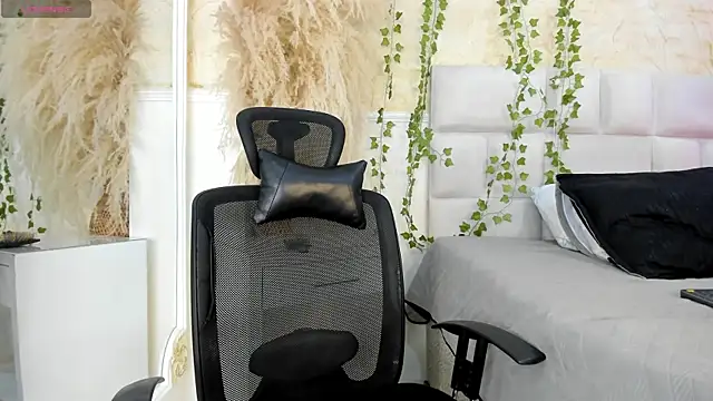 AlondraSoomer online show from June 30, 6:03 am