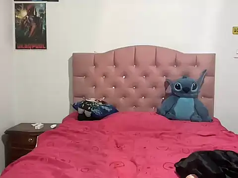 sakuraluna  online show from March 28, 11:37 pm