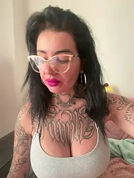 jenypr1ncess online show from April 17, 3:04 pm