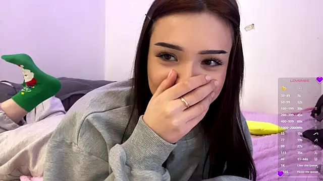 BeckyAurielle online show from April 10, 2:33 pm