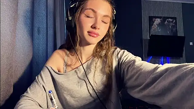 Veluxe online show from March 15, 12:22 pm