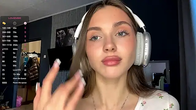 Veluxe online show from March 23, 3:05 pm