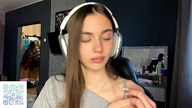 Veluxe online show from March 26, 3:17 pm