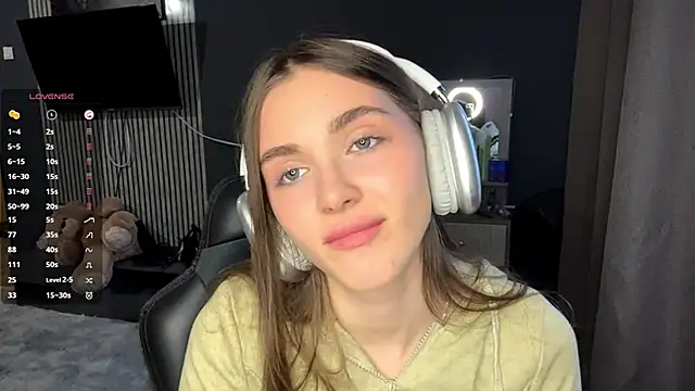 Veluxe online show from April 5, 3:09 pm