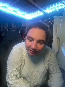 curvyneon online show from April 12, 6:24 pm