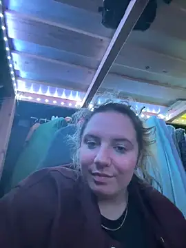 curvyneon online show from April 16, 5:47 pm