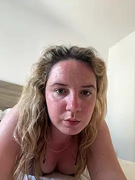 curvyneon online show from June 3, 3:06 pm