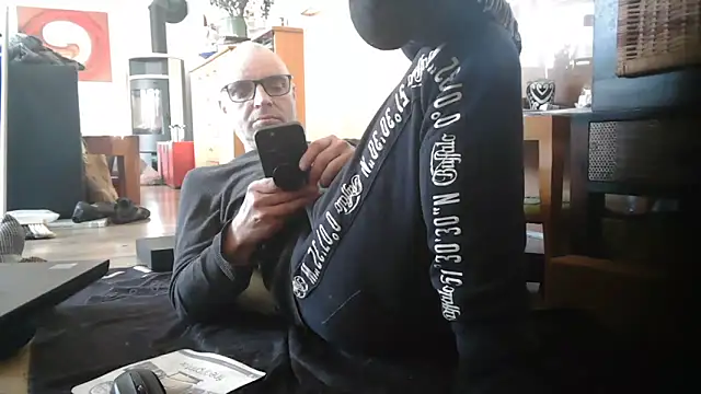 Thomate24 online show from March 18, 1:25 pm