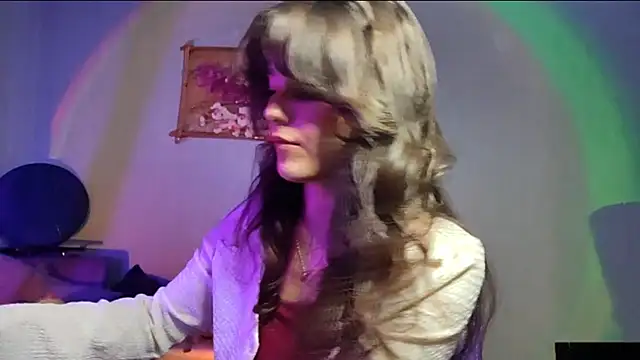 CareyDevan online show from April 2, 1:31 pm