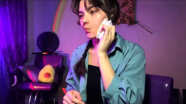 CareyDevan online show from April 8, 2:06 pm