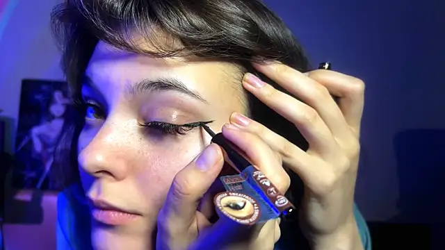 CareyDevan online show from April 14, 2:12 pm