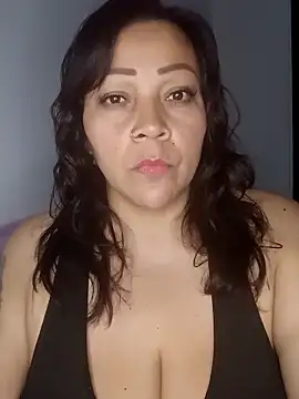 Naia queen25 online show from April 7, 8:15 am