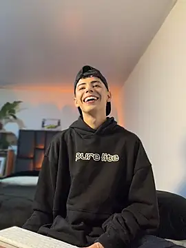 SebastianReed  online show from April 17, 6:49 am