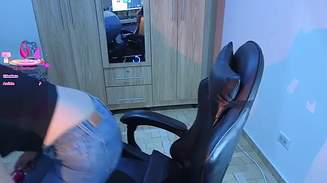 baby lee online show from April 13, 2:11 pm