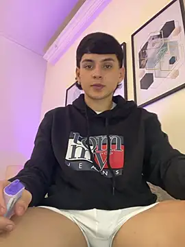 Andrew restrepoo online show from July 7, 9:13 am