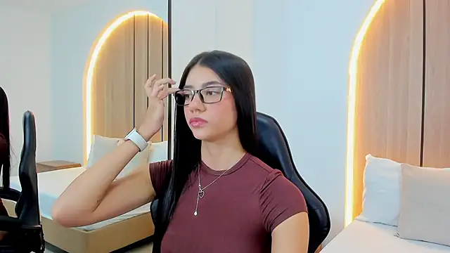 emma rousse5 online show from April 8, 7:47 pm