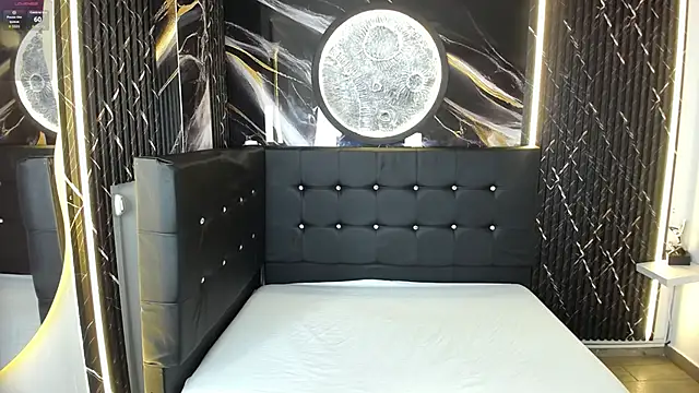 Karolynrousse  online show from April 6, 4:30 pm