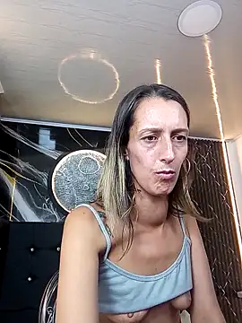 Karolynrousse  online show from April 15, 3:41 pm