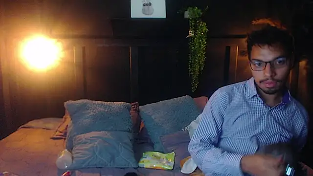 naughtycouplex  online show from March 18, 12:36 am