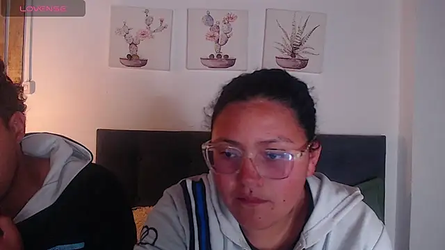 naughtycouplex  online show from April 6, 12:08 am