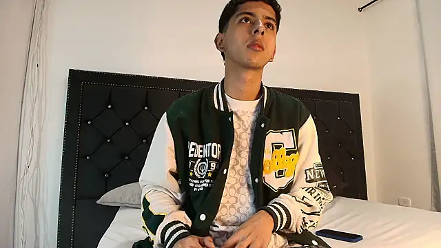 NohaDrake online show from March 18, 3:31 am