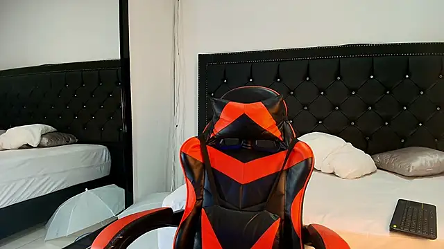 NohaDrake online show from March 21, 3:55 am