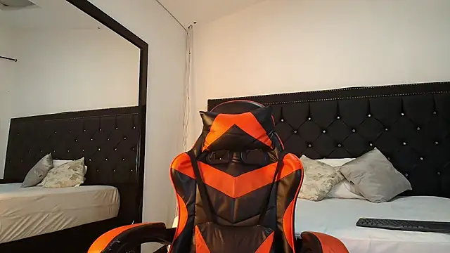 NohaDrake online show from March 26, 4:07 am