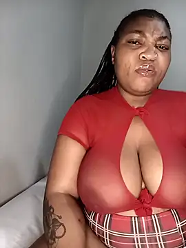 Snapshot of BeverlyQueen15 chatting on April 19, 9:39 pm BeverlyQueen15 online show from April 19, 9:39 pm